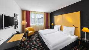 Hypo-allergenic bedding, minibar, in-room safe, desk