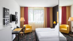 Hypo-allergenic bedding, minibar, in-room safe, desk