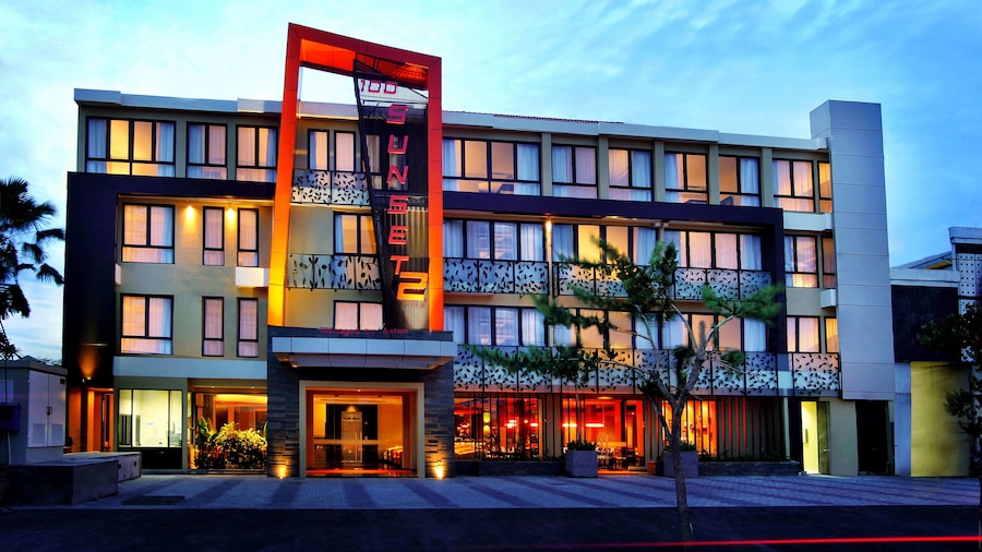 100 Sunset Hotel