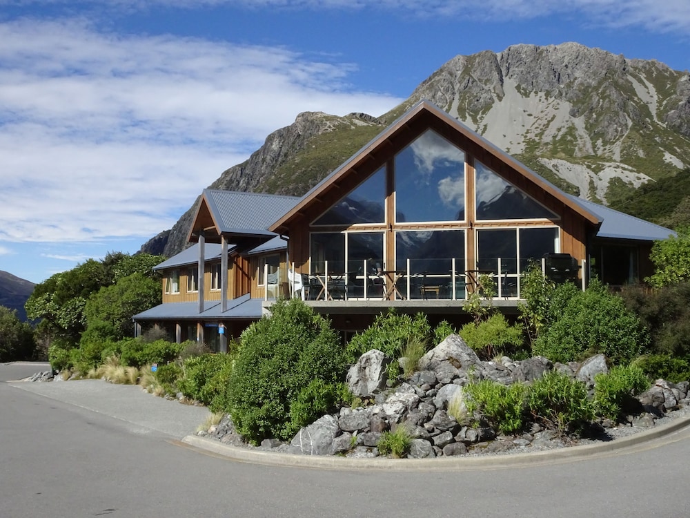 Primary image, Aoraki Mount Cook Alpine Lodge