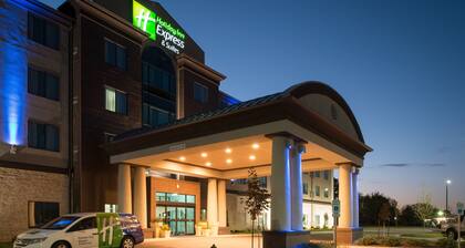 Holiday Inn Express and Suites Kansas City Airport, an IHG Hotel