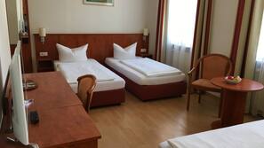Select-Comfort-Betten, individuell eingerichtet, Schreibtisch