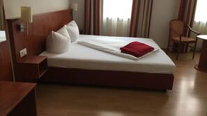 Select-Comfort-Betten, individuell eingerichtet, Schreibtisch