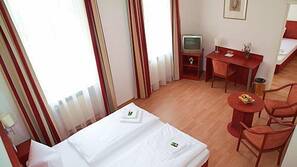 Select-Comfort-Betten, individuell eingerichtet, Schreibtisch