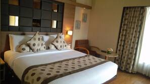 Premium bedding, minibar, in-room safe, desk