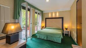 Frette Italian sheets, minibar, desk, blackout curtains