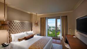 Hypo-allergenic bedding, minibar, in-room safe, desk