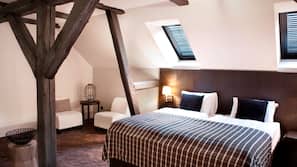 Premium bedding, in-room safe, desk, blackout drapes