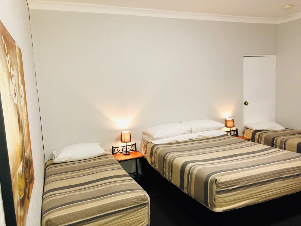 Campbelltown Colonial Motor Inn