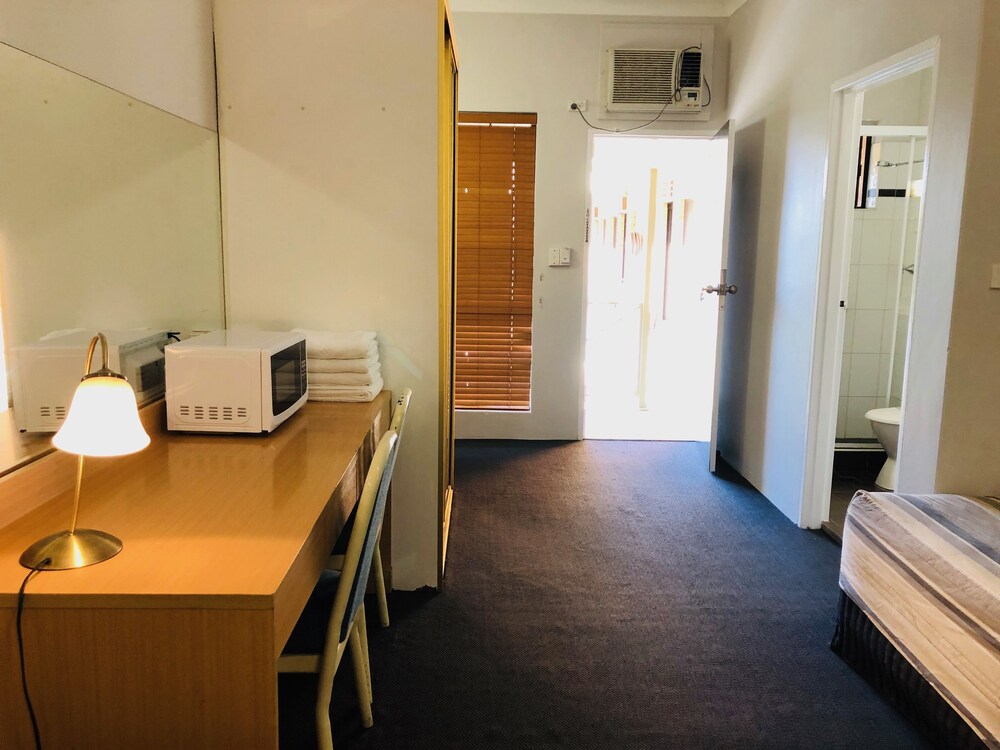 Campbelltown Colonial Motor Inn