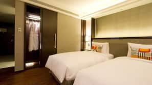 In-room safe, desk, free WiFi
