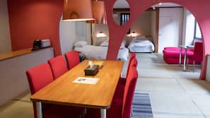 Down duvet, in-room safe, individually furnished, desk
