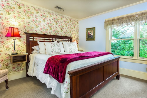 Bed And Breakfast White City Or Find Cheap 90 B B S Travelocity