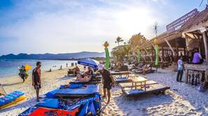 Trên bãi biển