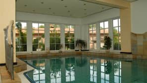 Indendørs pool