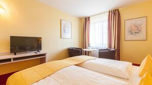 Minibar, Schreibtisch, Verdunkelungsvorhänge, schallisolierte Zimmer