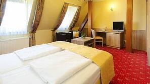 Minibar, Schreibtisch, Verdunkelungsvorhänge, schallisolierte Zimmer