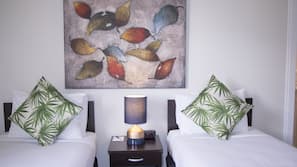 In-room safe, free WiFi, linens