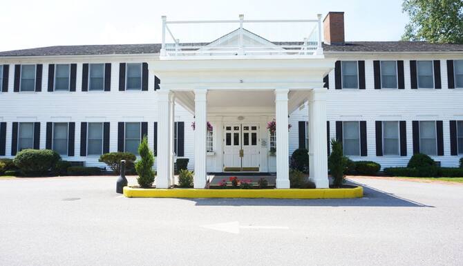 The Litchfield Inn In Torrington Ct Expedia