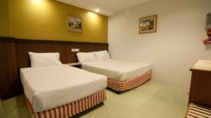 1 bedroom, in-room safe, desk, iron/ironing board