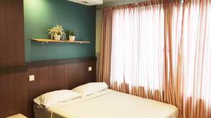 1 bedroom, in-room safe, desk, iron/ironing board