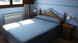 Cortinas opacas, cunas o camas infantiles (de pago), camas supletorias