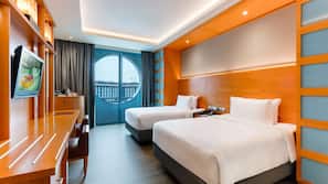 Down duvet, in-room safe, desk, iron/ironing board