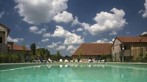 Piscine extérieure (ouverte en saison)