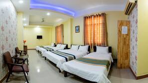 Memory foam beds, minibar, desk, free WiFi