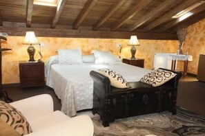 Minibar, individually decorated, individually furnished, rollaway beds