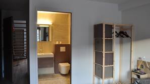 Bureau, lits bébé (gratuits), Wi-Fi gratuit, draps fournis