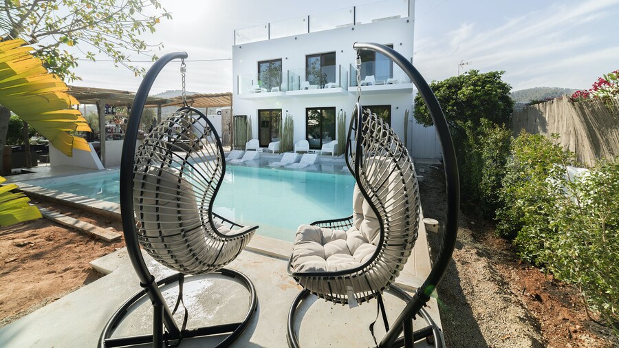 Om Hotels