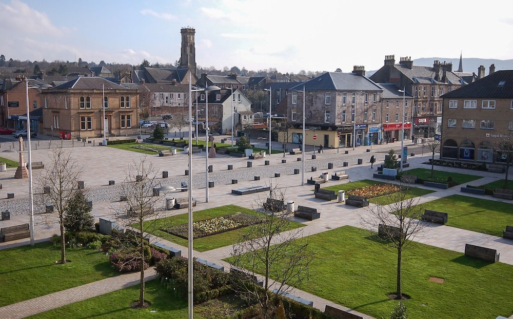 The Flat in the Square