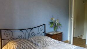 3 chambres, fer et planche à repasser, accès Internet, draps fournis