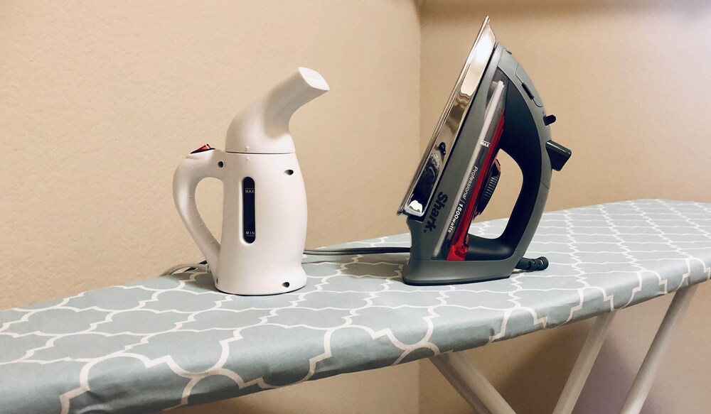 Automated King Bed | 5 miles to Strip | 55" SmartTV | Family Friendly