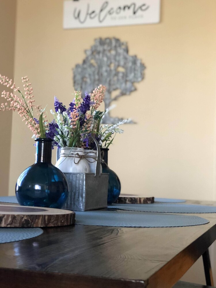 Automated King Bed | 5 miles to Strip | 55" SmartTV | Family Friendly