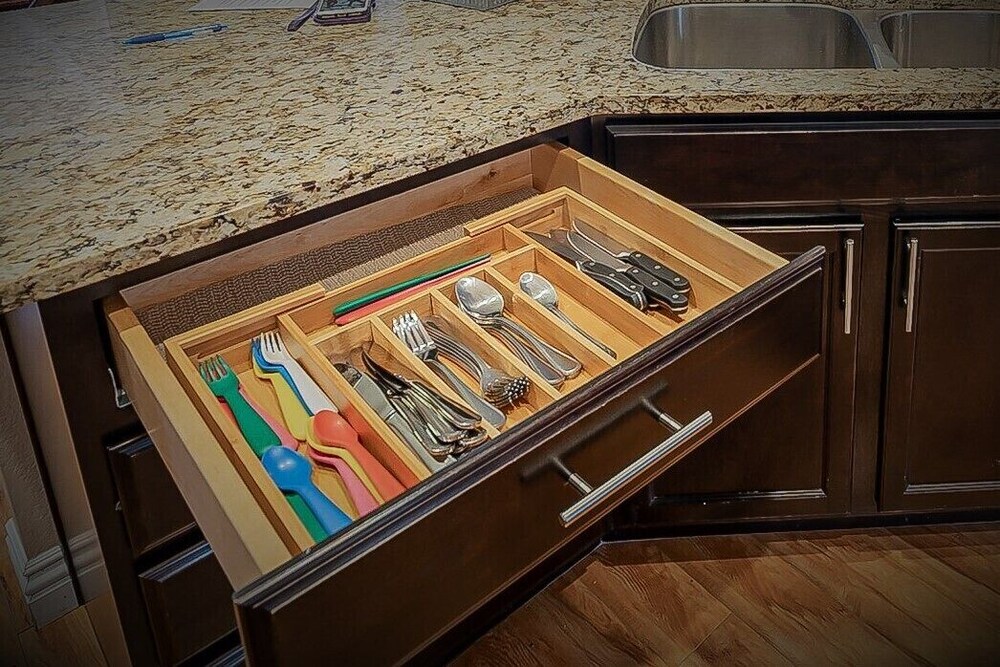 Automated King Bed | 5 miles to Strip | 55" SmartTV | Family Friendly