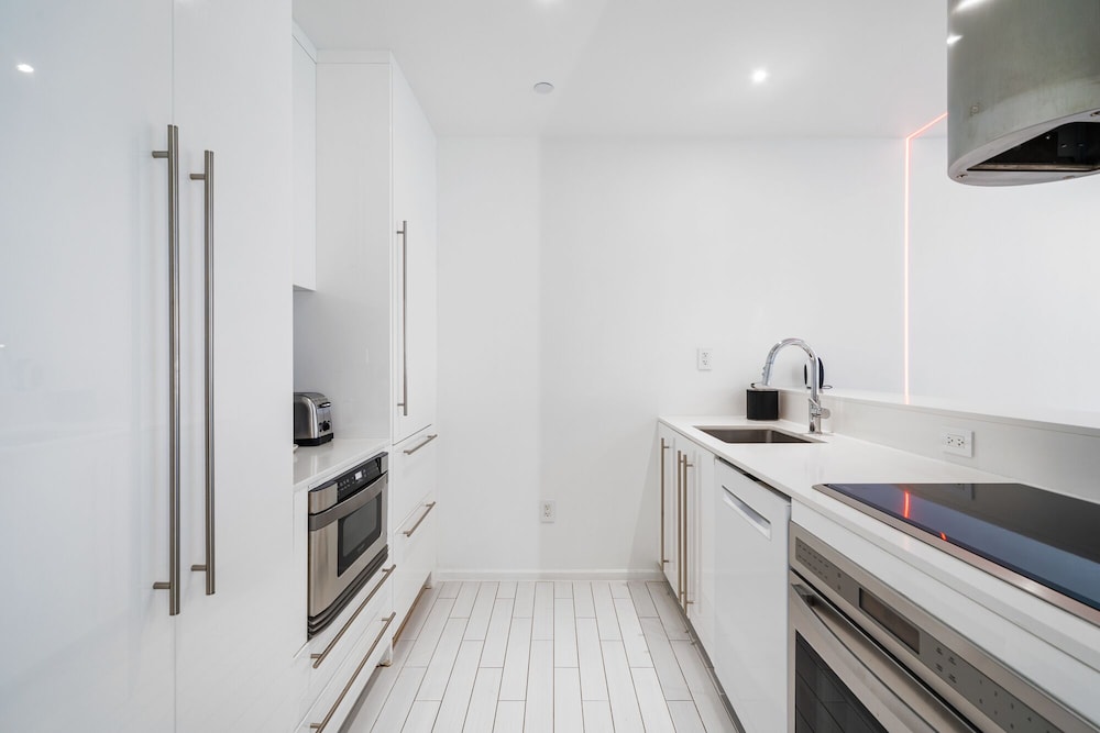 Oceanfront Cool Corner 2 Bedroom Suite At The W South Beach