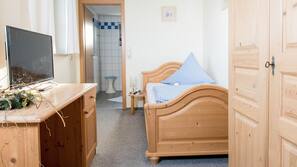 Zimmersafe, Verdunkelungsvorhänge, schallisolierte Zimmer