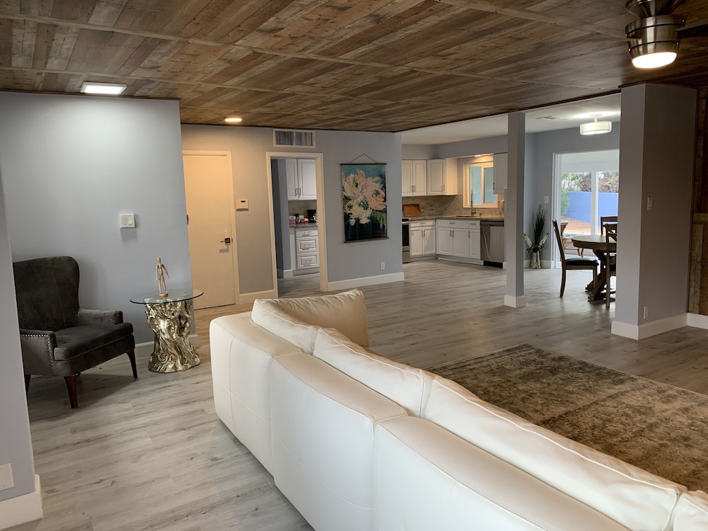 Vegas Mid Modern Casa