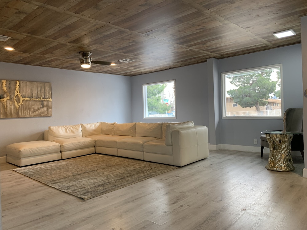 Vegas Mid Modern Casa