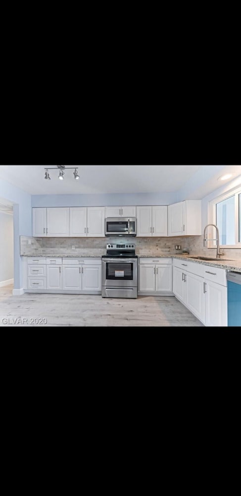 Vegas Mid Modern Casa