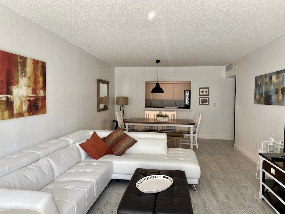 Gorgeous Apt Across the Beach Sunny Isles STR12712 1brd+Den