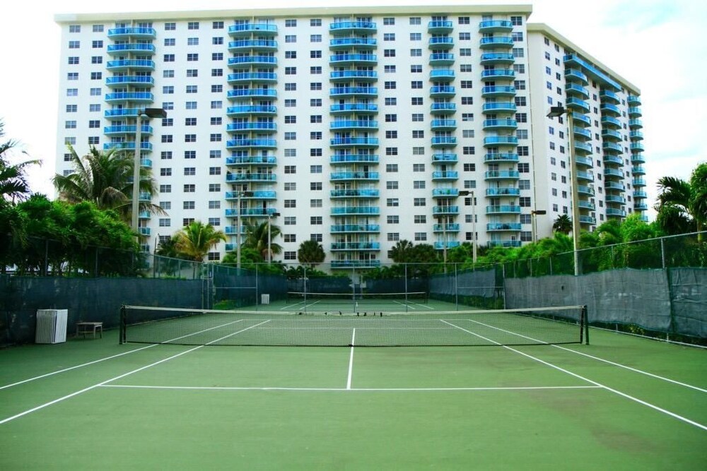 Gorgeous Apt Across the Beach Sunny Isles STR12712 1brd+Den