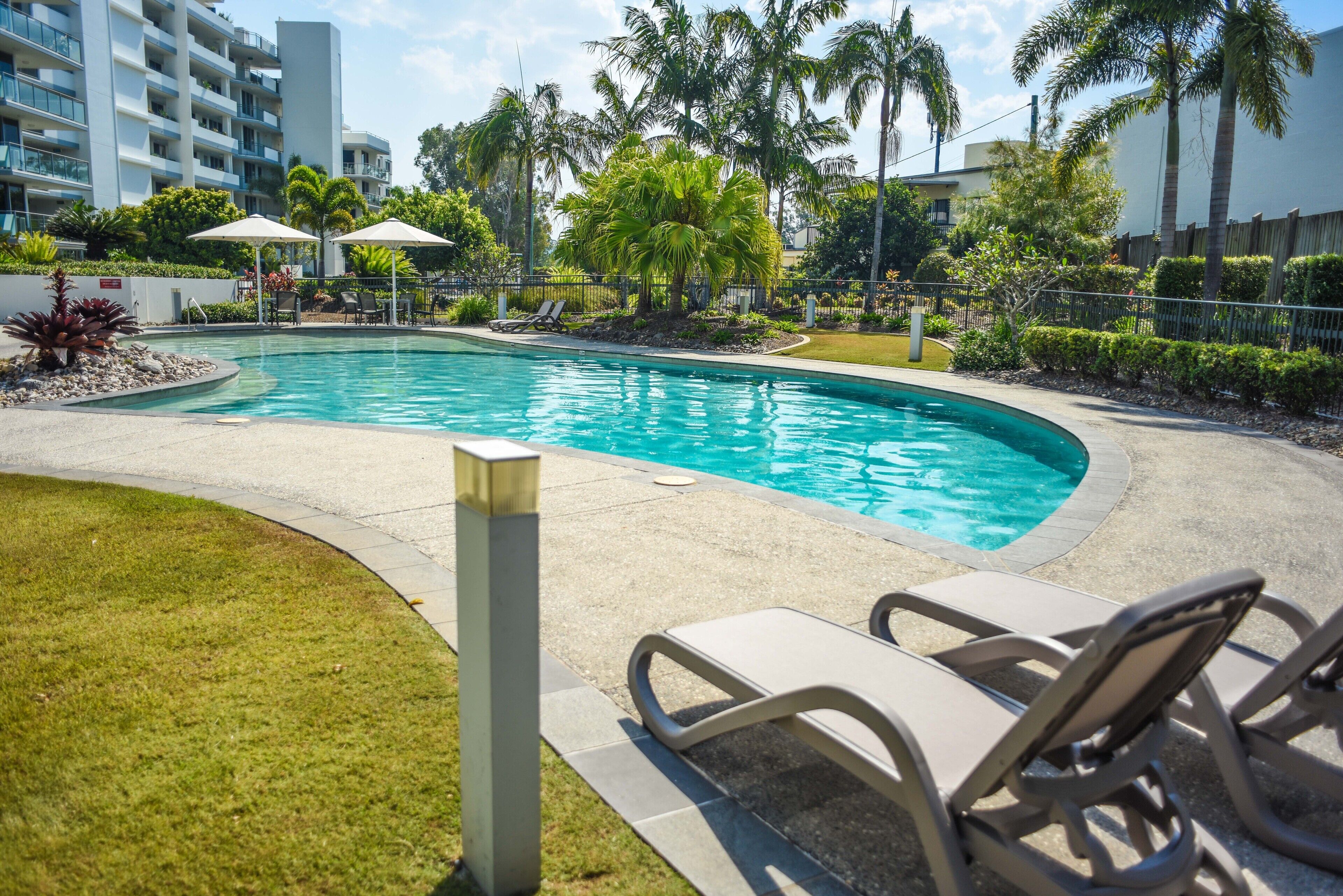Heart Of the Sunny Coast 2 Resort Pools/gym Open! Walk to Sunshine Plaza