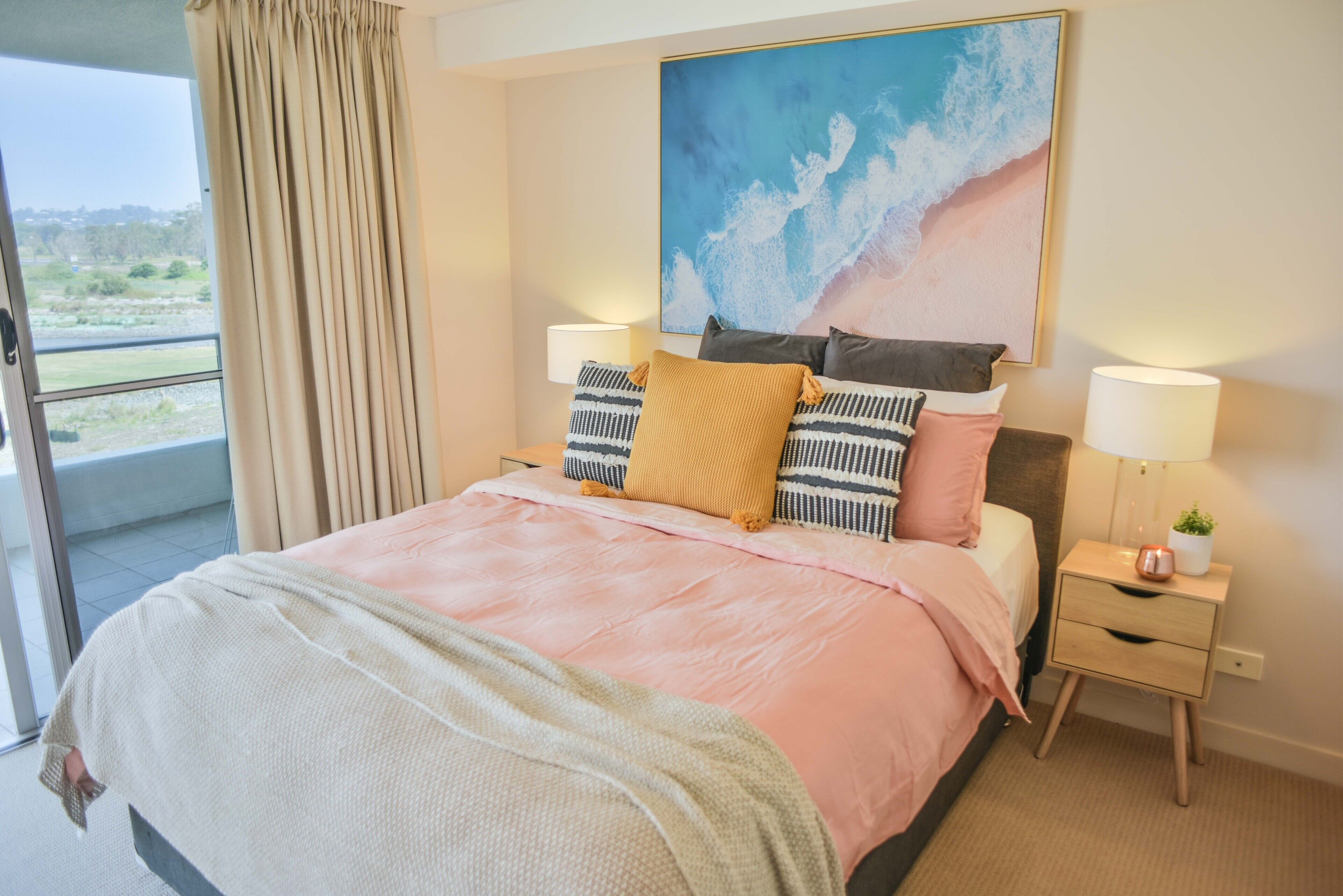 Heart Of the Sunny Coast 2 Resort Pools/gym Open! Walk to Sunshine Plaza