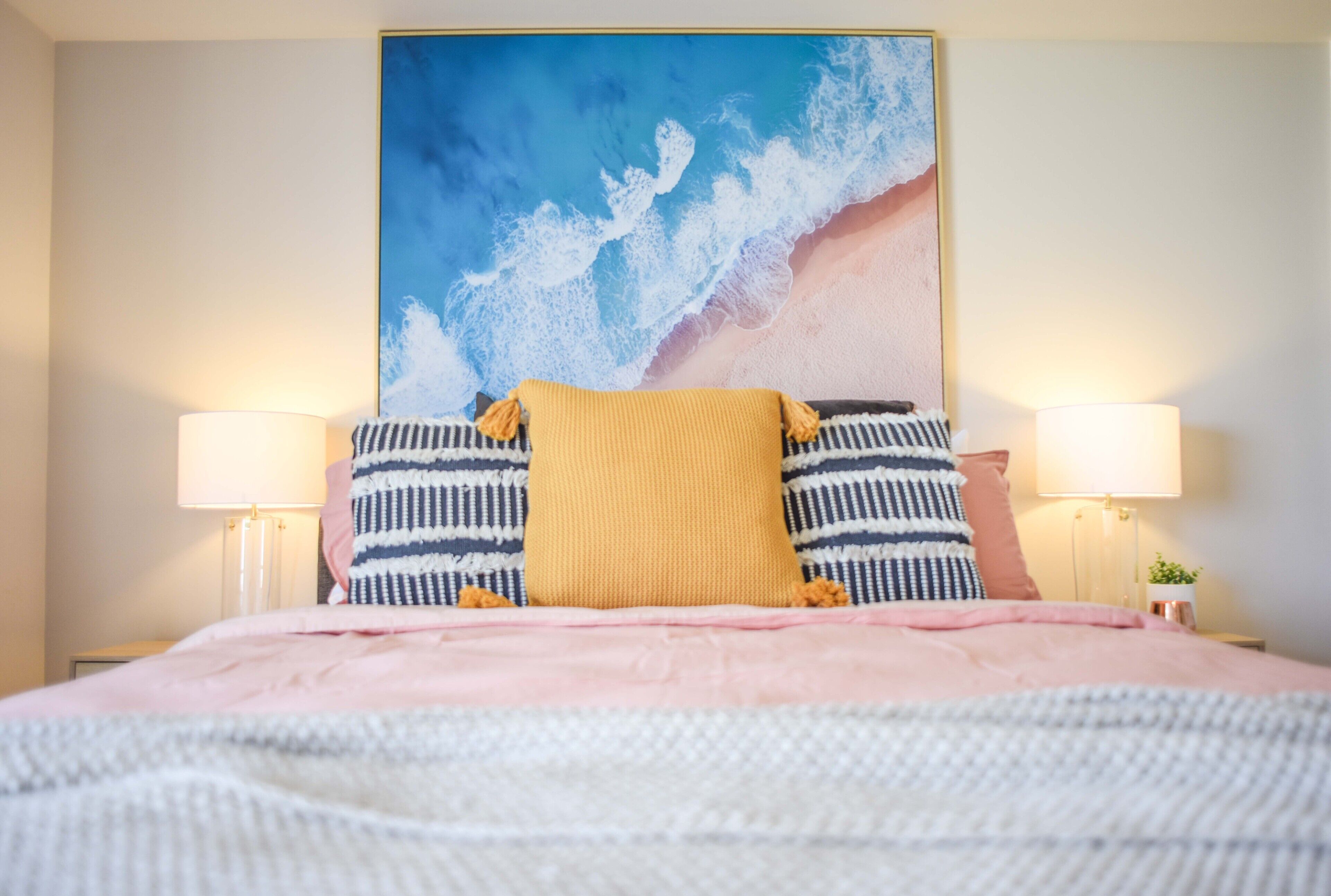 Heart Of the Sunny Coast 2 Resort Pools/gym Open! Walk to Sunshine Plaza