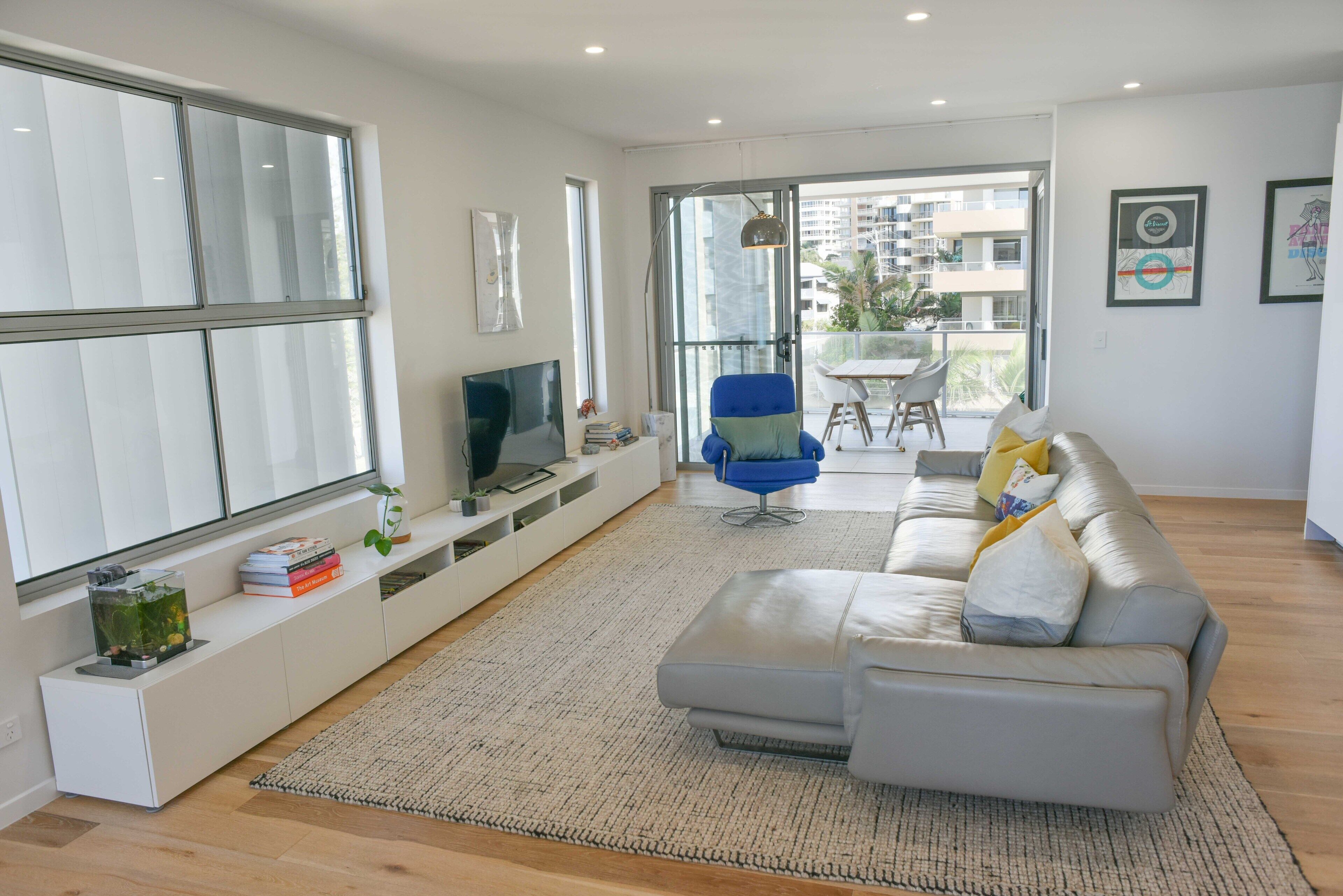 🌴 Spacious living with stunning views Over Kings Beach 🌴1 min to beach cafes and