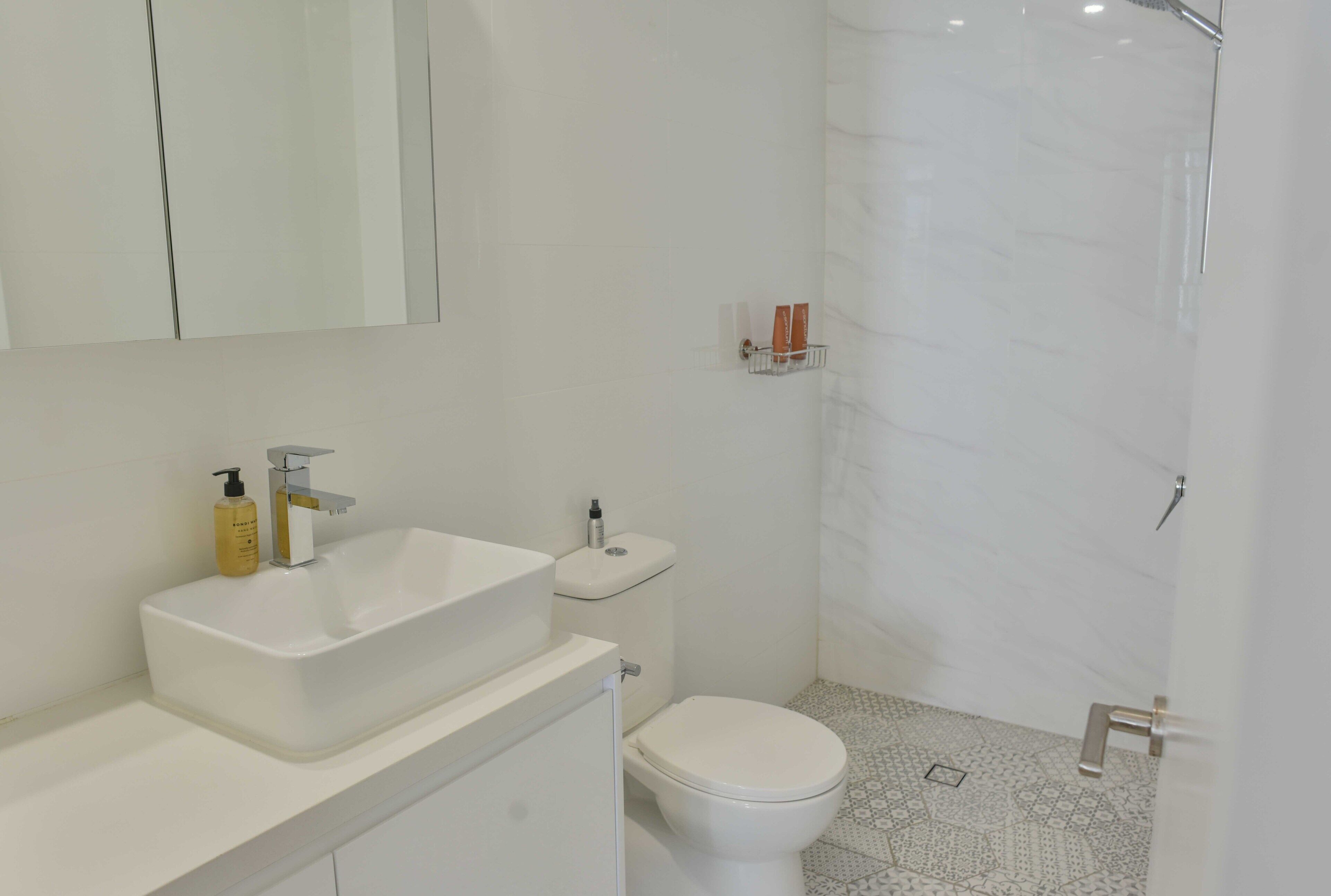 🌴 Spacious living with stunning views Over Kings Beach 🌴1 min to beach cafes and