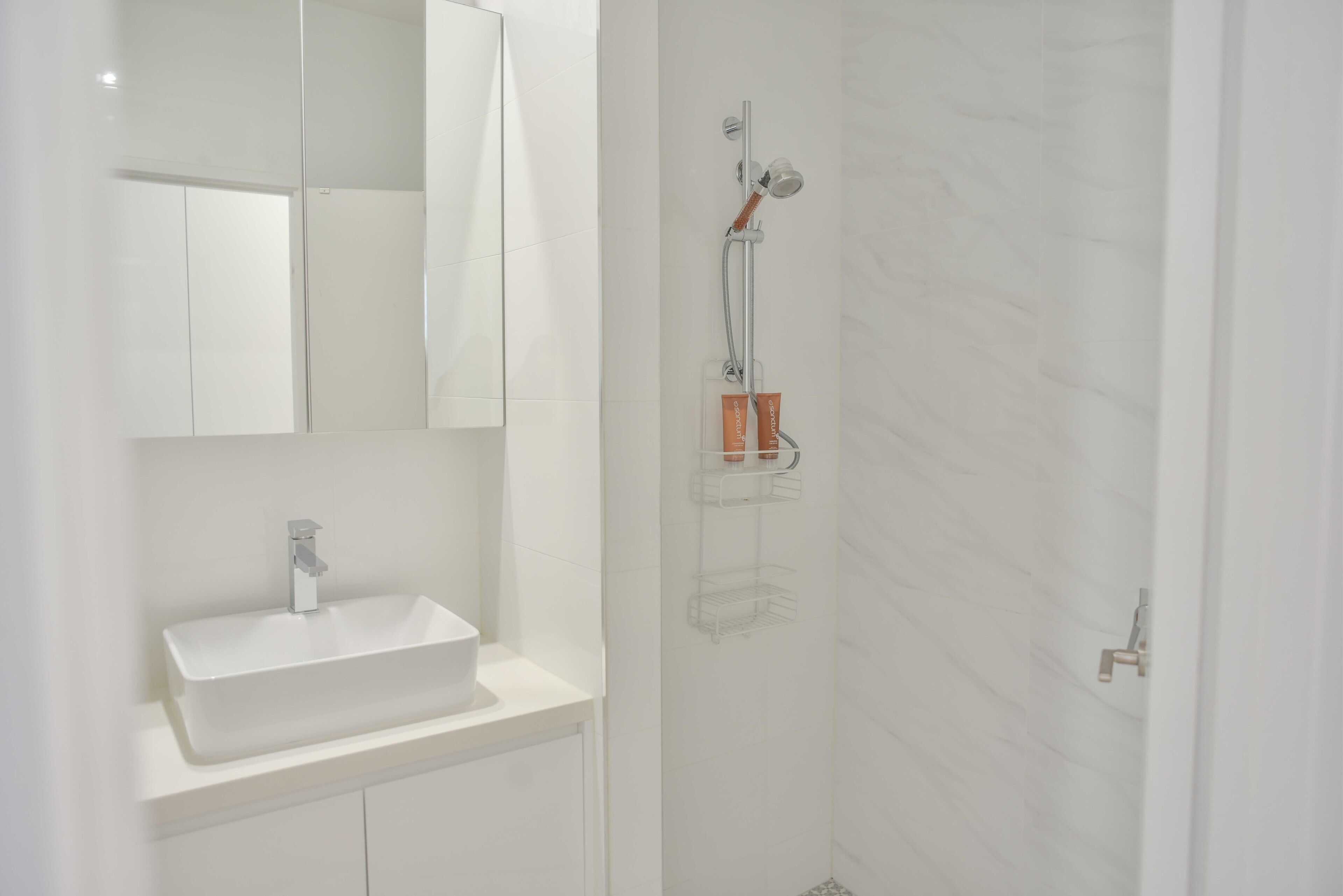 🌴 Spacious living with stunning views Over Kings Beach 🌴1 min to beach cafes and